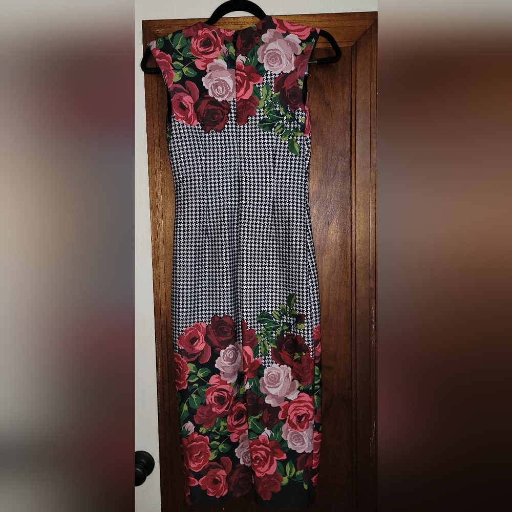 New York Company Queen of Hearts Sheath Dress. #12 - Picture 2 of 3